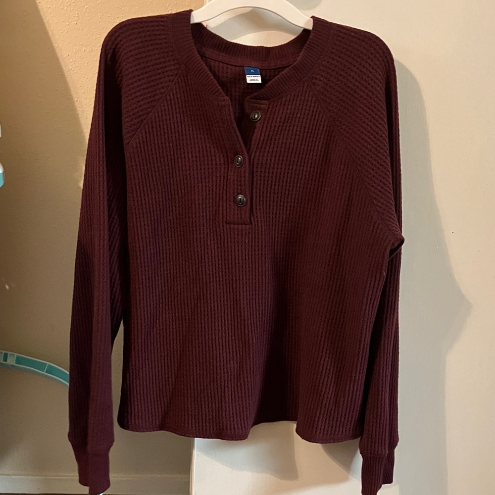 Old Navy maroon burgundy long sleeved waffle knit henley, medium